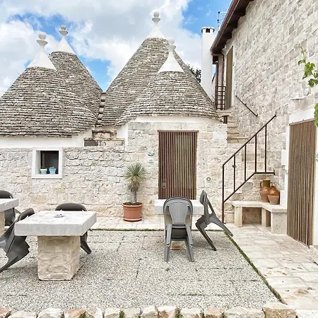 Trulli Caroli Locorotondo